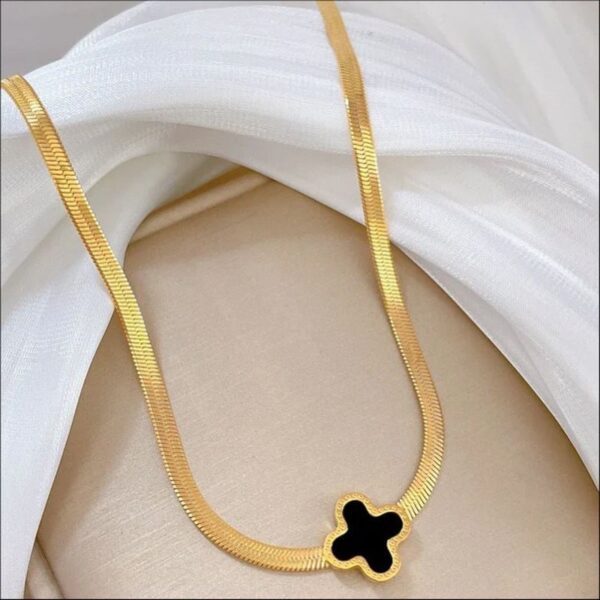 Clover necklace