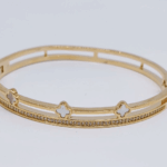 Clover Handcuff
