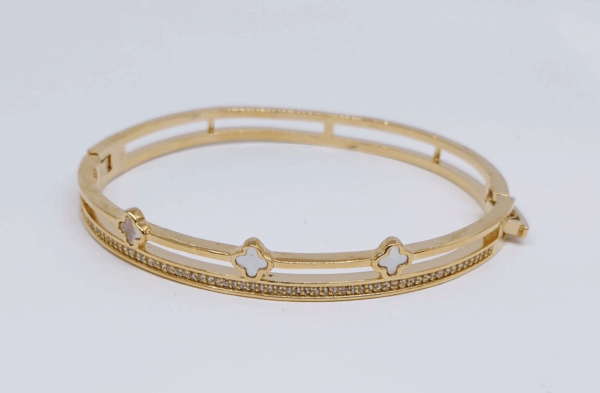 Clover Handcuff