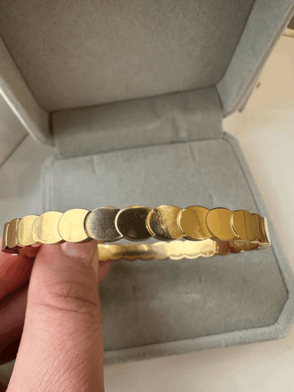 Golden Scallop Handcuff