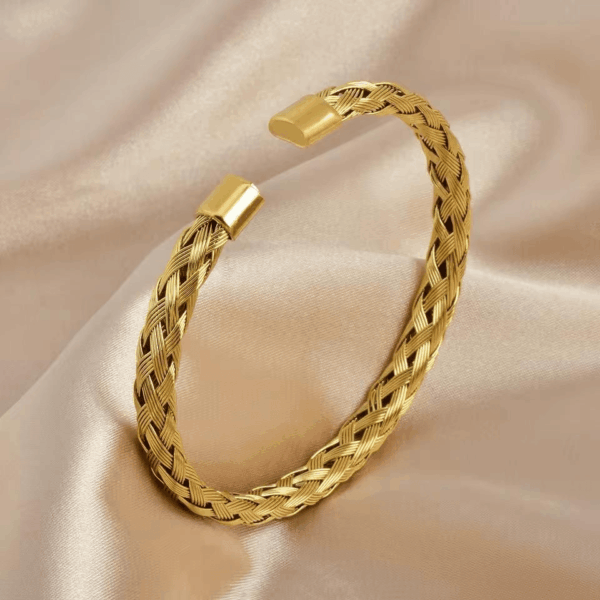 Knotted Hand Cuff