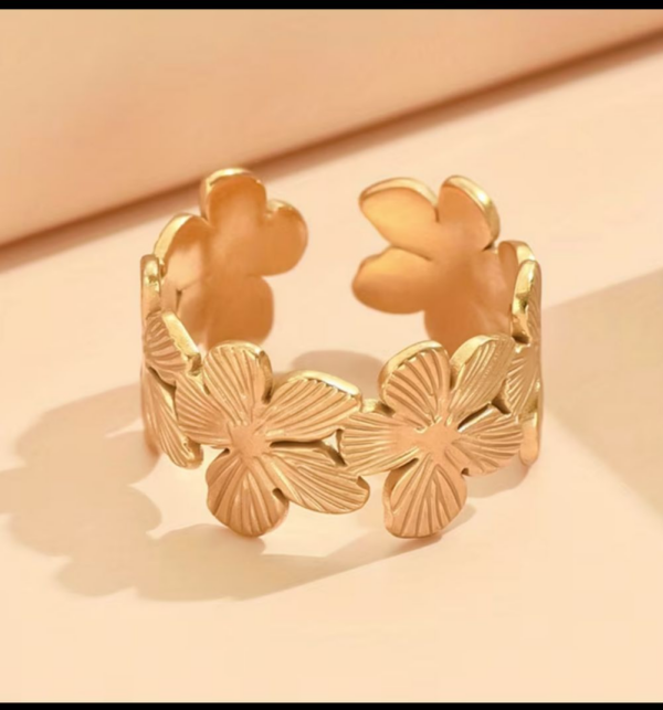 Flower ring